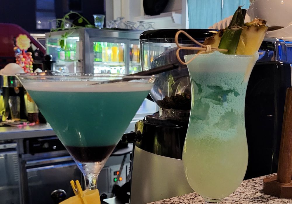 Orzeźwiające koktajle i drinki w Barze Na Klifie
